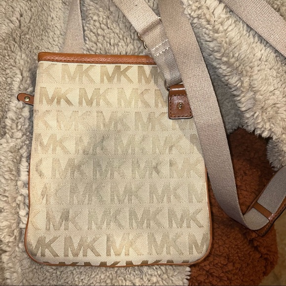 Michael Kors Crossbag - Picture 2 of 6